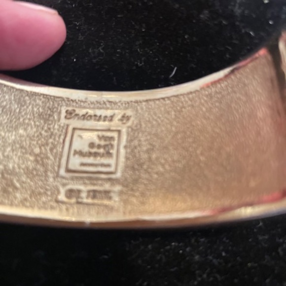 Erwin Pearl Van Gogh Iris Hinged Bracelet - Picture 4 of 7